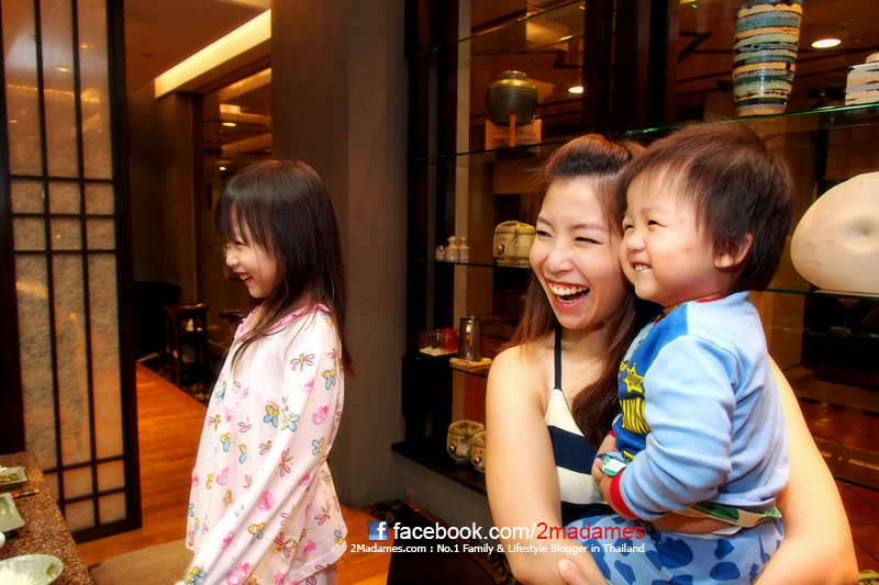 JW Marriott Phuket Resort & Spa, เจดับบลิว แมริออท ภูเก็ต รีสอร์ท แอนด์ สปา, Family Resort, รีสอร์ทสำหรับครอบครัว, โรงแรมสำหรับครอบครัว, Review, รีวิว, pantip, 2 Madames, inint&anant, ครอบครัว, ภูเก็ต, Phuket, เดินทาง, พักผ่อน, ปิดเทอมไปไหนดี, พักที่ไหนดี, Kabuki, คาบูกิ, Tepanyaki, เทปันยากิ, Phuket Secrets, ภูเก็ตซีเคร็ต, หาดไม้ขาว, mai khao beach, Airasia, คิดส์คลับ, Kids Club, Mandara SPA, มันดารา สปา, Marriot Cafe, จินจา เทสต์, Ginja Taste, Out of the Blue Drink 