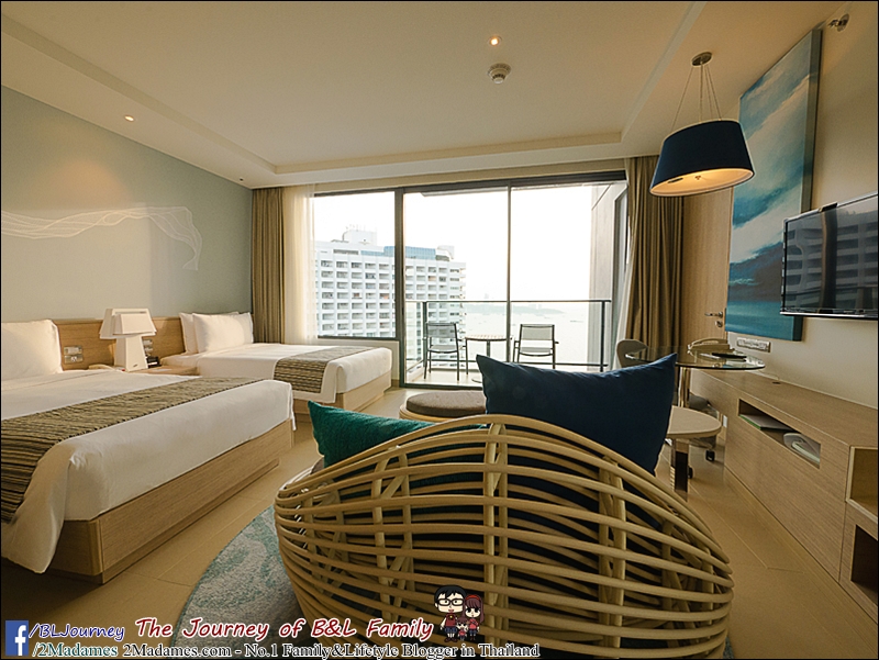 Holiday Inn Pattaya - deluxe ocean view room - bljourney - (12)