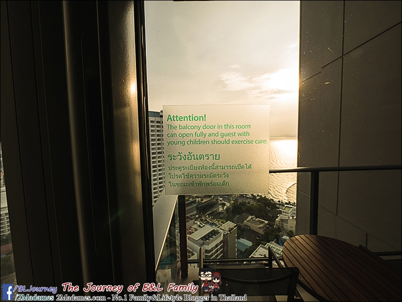 Holiday Inn Pattaya - deluxe ocean view room - bljourney - (7)