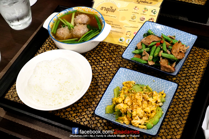 เที่ยวจันทบุรี,ที่กิน,โรงแรมชานบุรี,Chaanburi Boutique Resort,รีวิว,pantip,ร้านพริก,Pool access,อาหารเช้า,Sky View Cafe,ส้มตําเจ๊ลักษณ์,อ่าวคุ้งกระเบน,aquarium,ให้อาหารฉลาม,จุดชมวิวนางพญา,เจดีย์กลางน้ำ,ก๋วยเตี๋ยวท่าใหม่,ก๋วยเตี๋ยวบ้านบึง