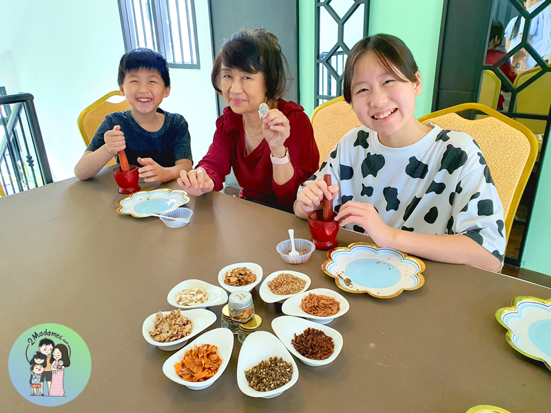 เที่ยวจันทบุรี,ที่กิน,โรงแรมชานบุรี,Chaanburi Boutique Resort,รีวิว,pantip,ร้านพริก,Pool access,อาหารเช้า,Sky View Cafe,ส้มตําเจ๊ลักษณ์,อ่าวคุ้งกระเบน,aquarium,ให้อาหารฉลาม,จุดชมวิวนางพญา,เจดีย์กลางน้ำ,ก๋วยเตี๋ยวท่าใหม่,ก๋วยเตี๋ยวบ้านบึง