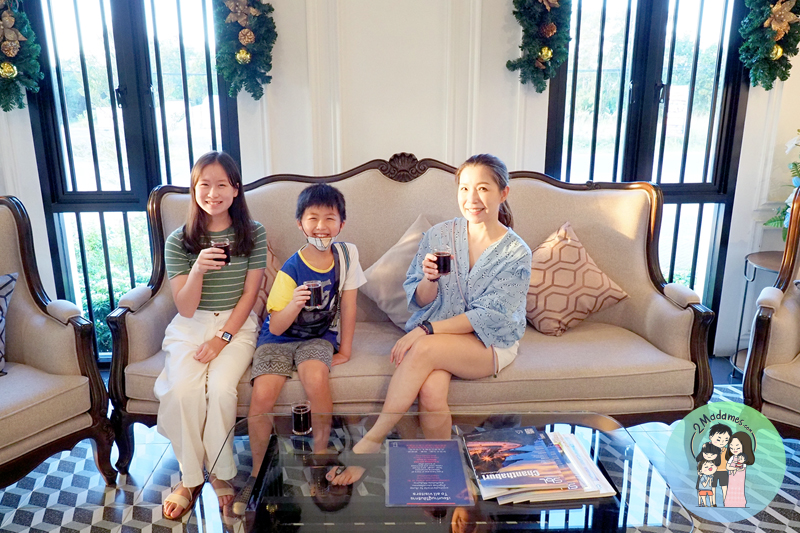 เที่ยวจันทบุรี,ที่กิน,โรงแรมชานบุรี,Chaanburi Boutique Resort,รีวิว,pantip,ร้านพริก,Pool access,อาหารเช้า,Sky View Cafe,ส้มตําเจ๊ลักษณ์,อ่าวคุ้งกระเบน,aquarium,ให้อาหารฉลาม,จุดชมวิวนางพญา,เจดีย์กลางน้ำ,ก๋วยเตี๋ยวท่าใหม่,ก๋วยเตี๋ยวบ้านบึง