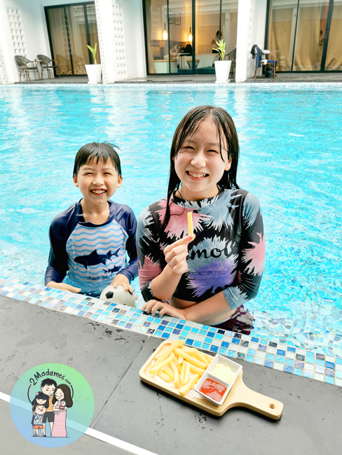 เที่ยวจันทบุรี,ที่กิน,โรงแรมชานบุรี,Chaanburi Boutique Resort,รีวิว,pantip,ร้านพริก,Pool access,อาหารเช้า,Sky View Cafe,ส้มตําเจ๊ลักษณ์,อ่าวคุ้งกระเบน,aquarium,ให้อาหารฉลาม,จุดชมวิวนางพญา,เจดีย์กลางน้ำ,ก๋วยเตี๋ยวท่าใหม่,ก๋วยเตี๋ยวบ้านบึง