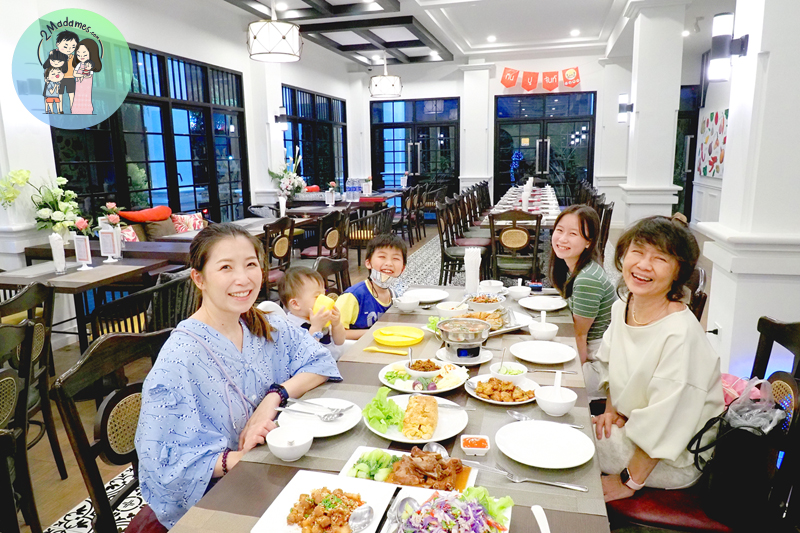 เที่ยวจันทบุรี,ที่กิน,โรงแรมชานบุรี,Chaanburi Boutique Resort,รีวิว,pantip,ร้านพริก,Pool access,อาหารเช้า,Sky View Cafe,ส้มตําเจ๊ลักษณ์,อ่าวคุ้งกระเบน,aquarium,ให้อาหารฉลาม,จุดชมวิวนางพญา,เจดีย์กลางน้ำ,ก๋วยเตี๋ยวท่าใหม่,ก๋วยเตี๋ยวบ้านบึง