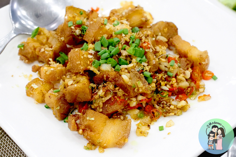 เที่ยวจันทบุรี,ที่กิน,โรงแรมชานบุรี,Chaanburi Boutique Resort,รีวิว,pantip,ร้านพริก,Pool access,อาหารเช้า,Sky View Cafe,ส้มตําเจ๊ลักษณ์,อ่าวคุ้งกระเบน,aquarium,ให้อาหารฉลาม,จุดชมวิวนางพญา,เจดีย์กลางน้ำ,ก๋วยเตี๋ยวท่าใหม่,ก๋วยเตี๋ยวบ้านบึง