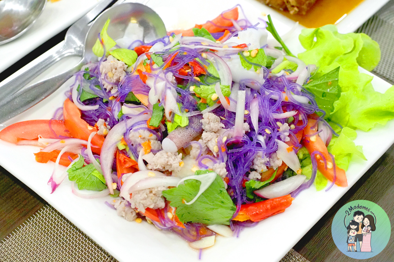 เที่ยวจันทบุรี,ที่กิน,โรงแรมชานบุรี,Chaanburi Boutique Resort,รีวิว,pantip,ร้านพริก,Pool access,อาหารเช้า,Sky View Cafe,ส้มตําเจ๊ลักษณ์,อ่าวคุ้งกระเบน,aquarium,ให้อาหารฉลาม,จุดชมวิวนางพญา,เจดีย์กลางน้ำ,ก๋วยเตี๋ยวท่าใหม่,ก๋วยเตี๋ยวบ้านบึง