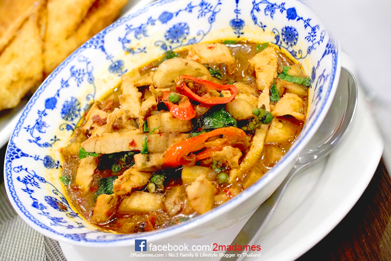 เที่ยวจันทบุรี,ที่กิน,โรงแรมชานบุรี,Chaanburi Boutique Resort,รีวิว,pantip,ร้านพริก,Pool access,อาหารเช้า,Sky View Cafe,ส้มตําเจ๊ลักษณ์,อ่าวคุ้งกระเบน,aquarium,ให้อาหารฉลาม,จุดชมวิวนางพญา,เจดีย์กลางน้ำ,ก๋วยเตี๋ยวท่าใหม่,ก๋วยเตี๋ยวบ้านบึง