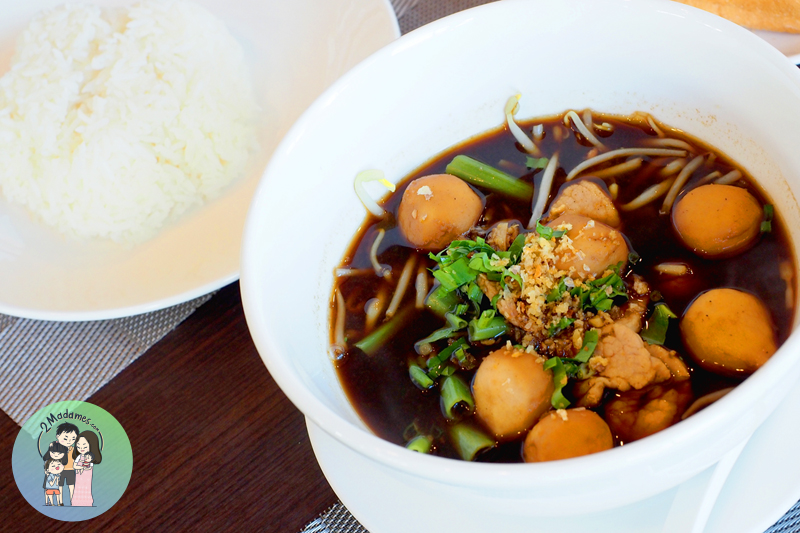 เที่ยวจันทบุรี,ที่กิน,โรงแรมชานบุรี,Chaanburi Boutique Resort,รีวิว,pantip,ร้านพริก,Pool access,อาหารเช้า,Sky View Cafe,ส้มตําเจ๊ลักษณ์,อ่าวคุ้งกระเบน,aquarium,ให้อาหารฉลาม,จุดชมวิวนางพญา,เจดีย์กลางน้ำ,ก๋วยเตี๋ยวท่าใหม่,ก๋วยเตี๋ยวบ้านบึง